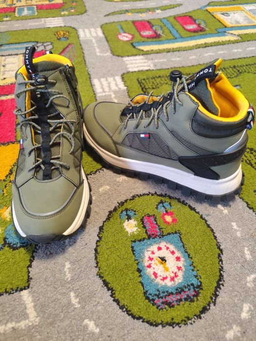 Зимові ботінки фірми Tommy