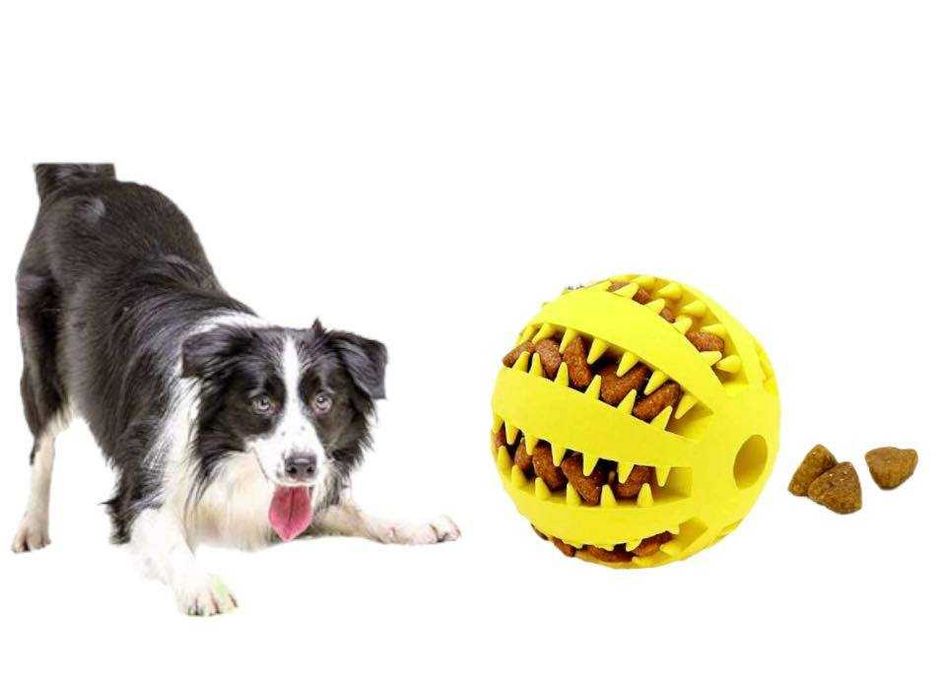 Piłka dla psa z wypustkami na przysmaki