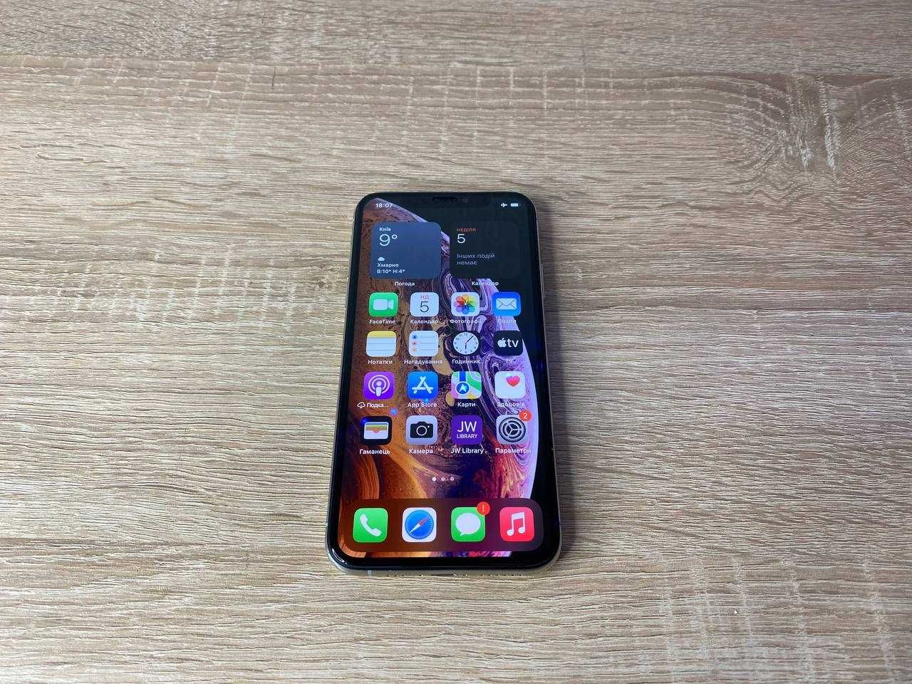 Apple iPhone Xs  в гарному стані