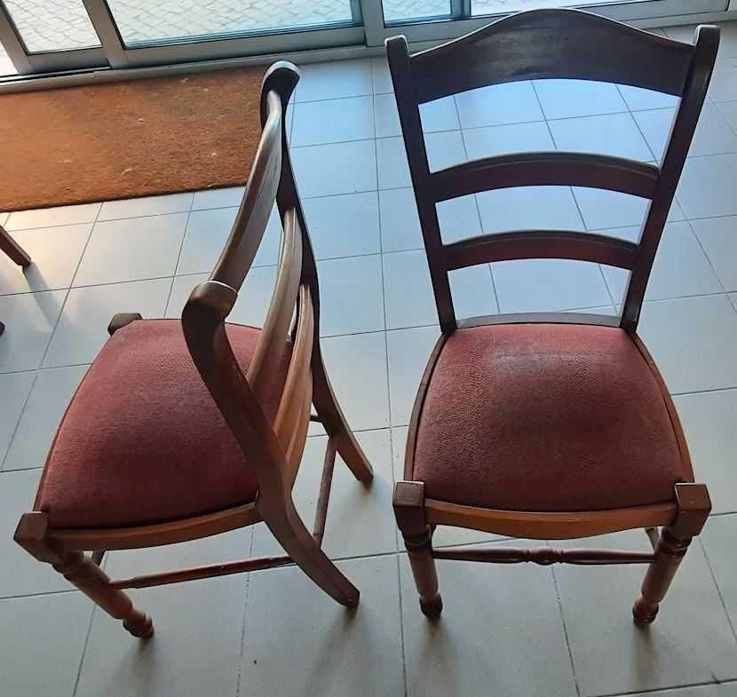 Cadeiras de madeira