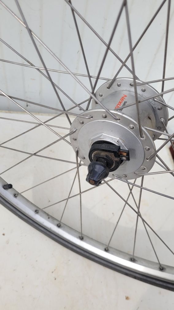 Koło rowerowe przednie 28 cali z prądnicą shimano