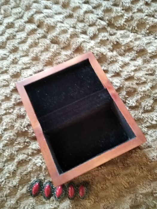 Шкатулка ручної роботи дерев'яна