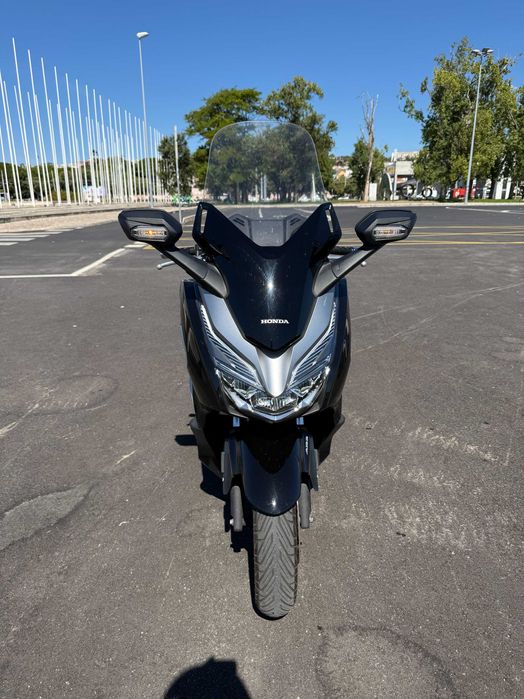 Honda Forza 300 em Muito Bom Estado