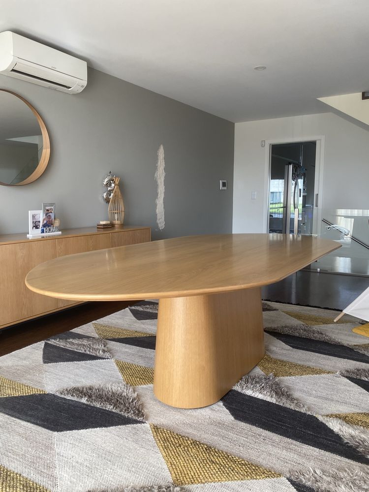 Mesa de Jantar Oval
