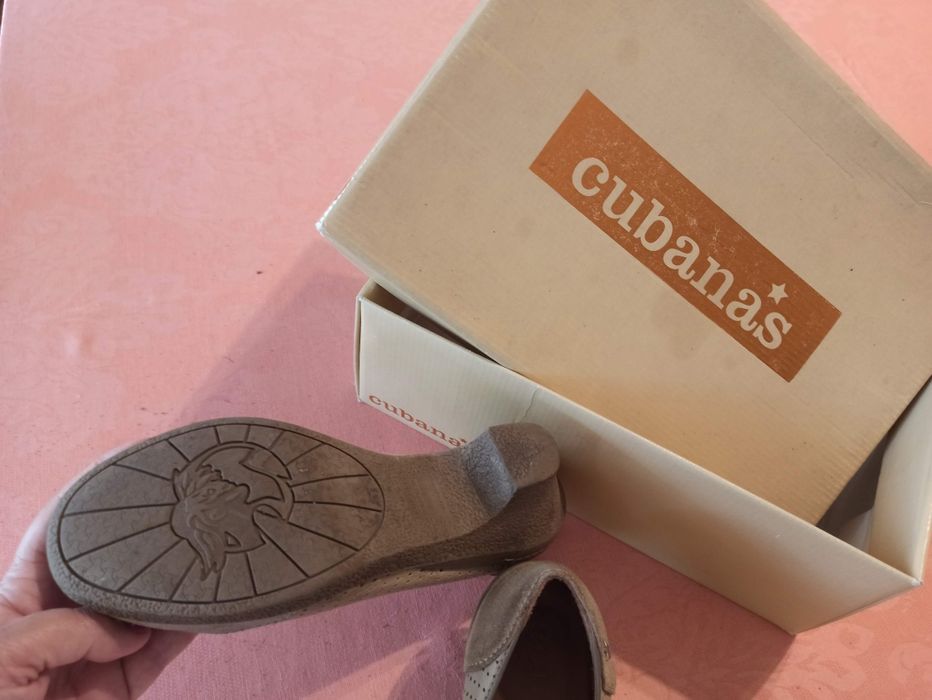 Sapatos cubanas sola de borracha 38 mt confortáveis beje