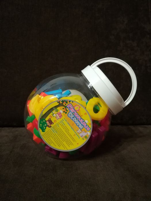 Cyferki magnetyczne 84 sztuki w plastikowym pojemniku