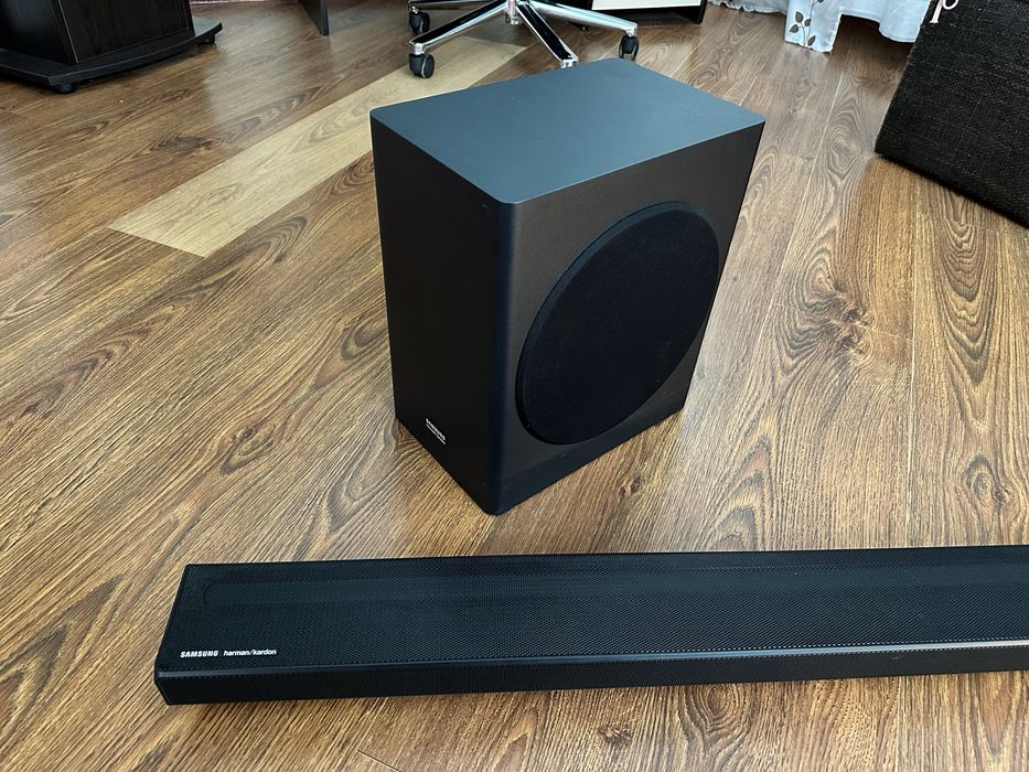 Продаю саундбар Samsung HW-Q60R (Harman Kardon)