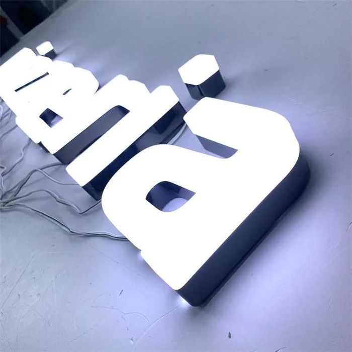 Reclamos Luminosos Acrílicos LED, Personalizados, Logos 3D, Corte CNC