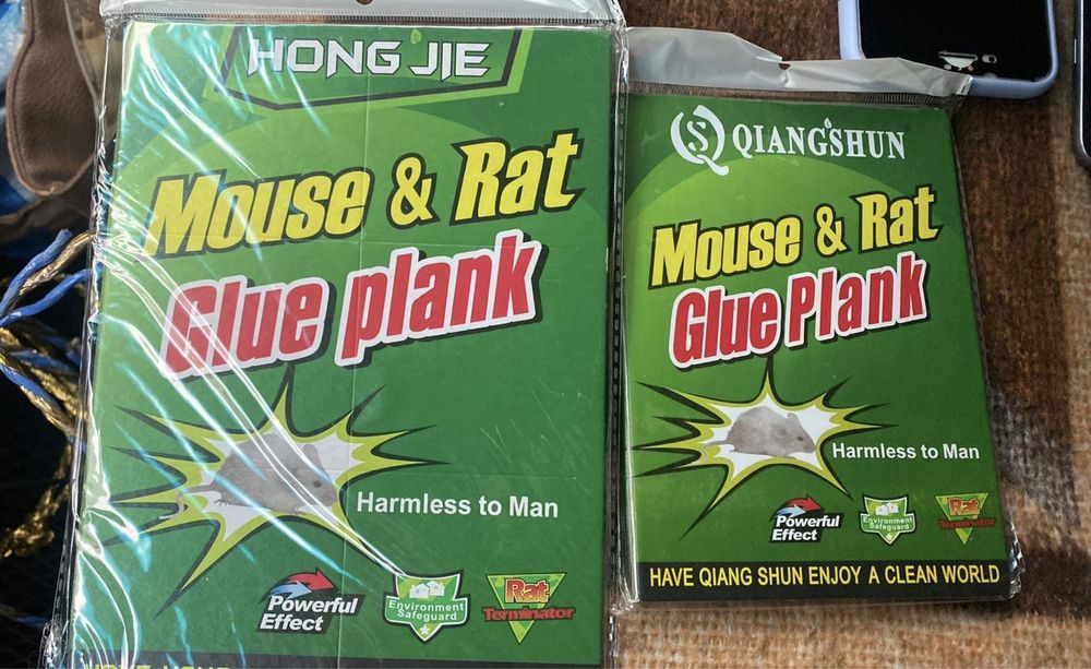 Мишиловка на ліпучці