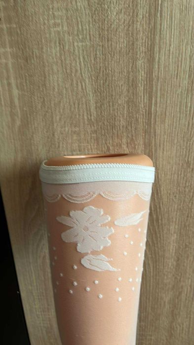 Nr 4 Pończochy samonośne.