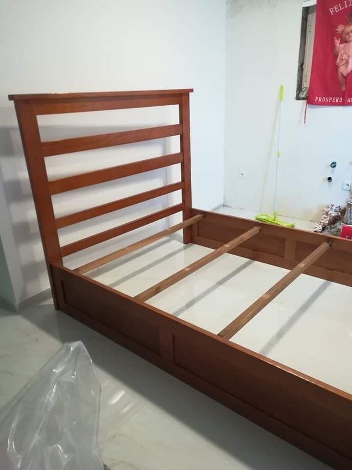 Vendo cama de casal e 2 mesinhas de cabeceira