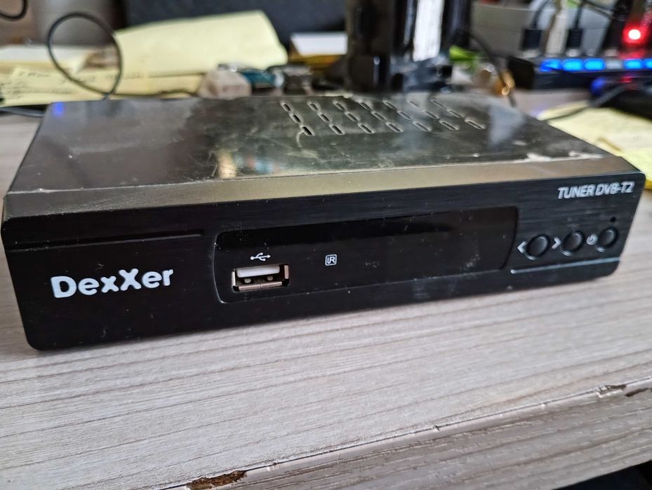 Tuner DVB-T2 Dexxer + pilot