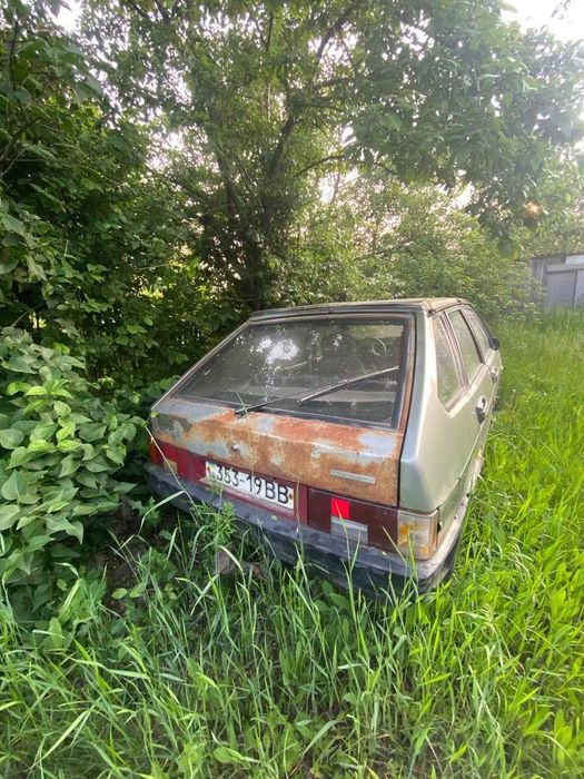 ВАЗ 2109 ціла або по запчастинам