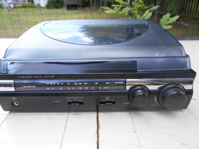 Stary gramofon z radiem