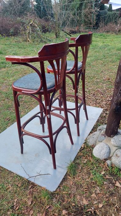 Krzesła tonety hokery