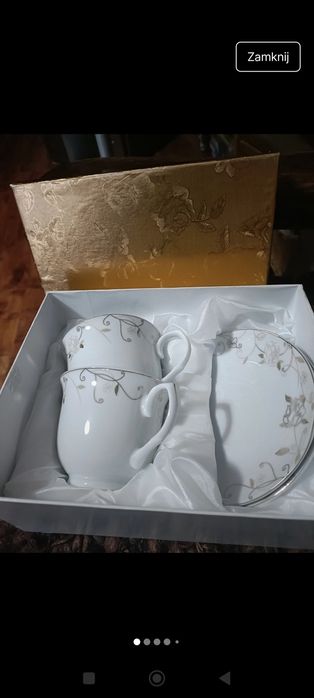 Zestaw filiżanek z podstawkami