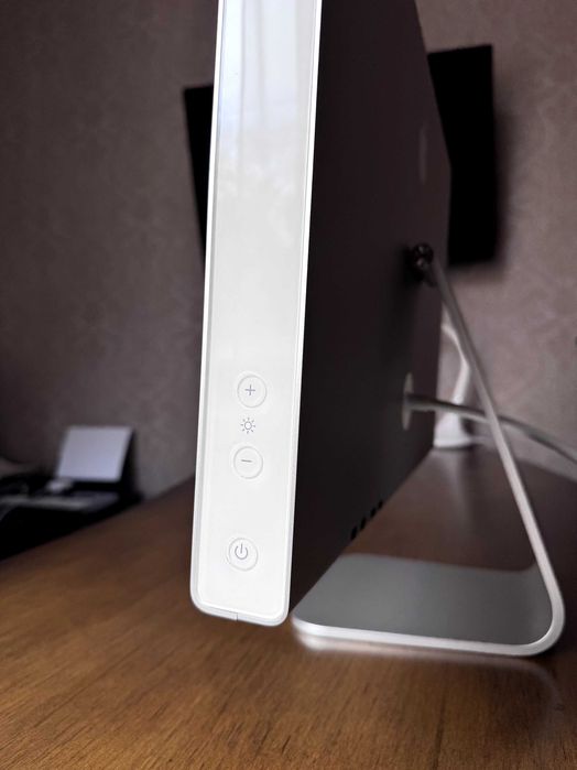 Продаю оригинальный Apple HD Display 23 дюйма в отличном состоянии