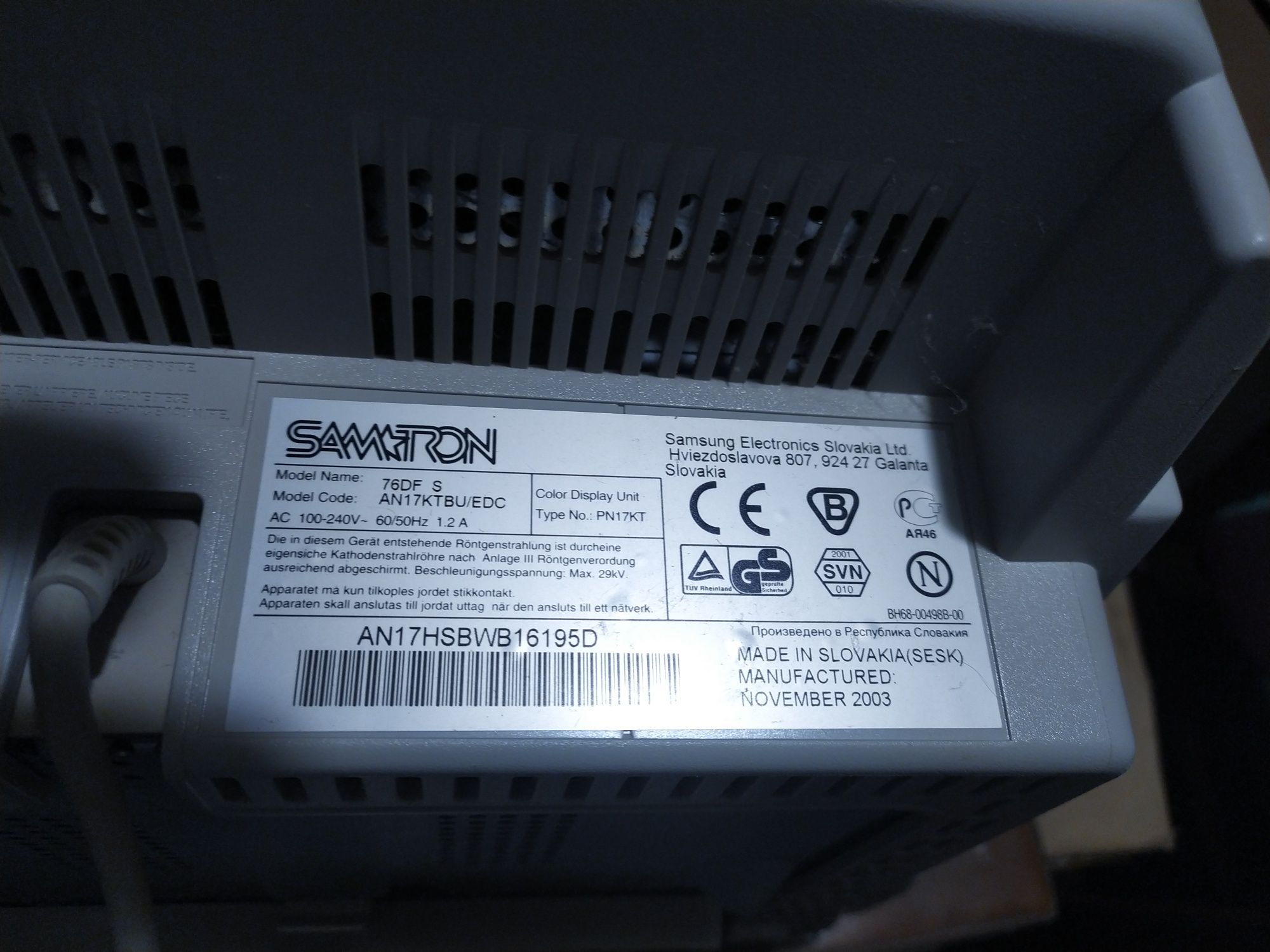 Монітори  Samsung 226 BW та Samsung SAMTRON 76 DF S