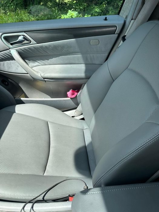 Автомобіль Mersedes-Benz c220 w203