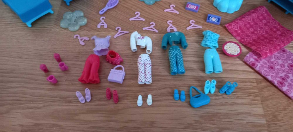 Conjunto Polly Pocket - 2 bonecas + roupas + acessórios