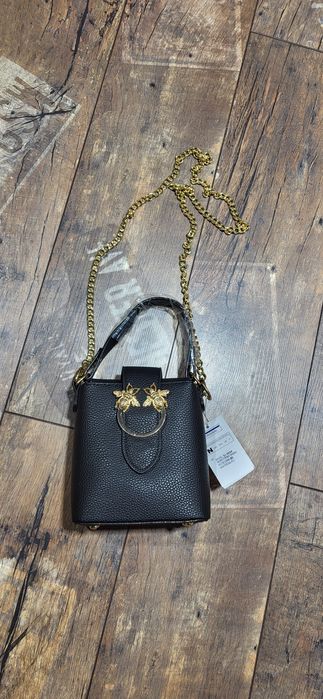 Śliczna czarna torebka listonoszka na łańcuszku złote nity ptaszki