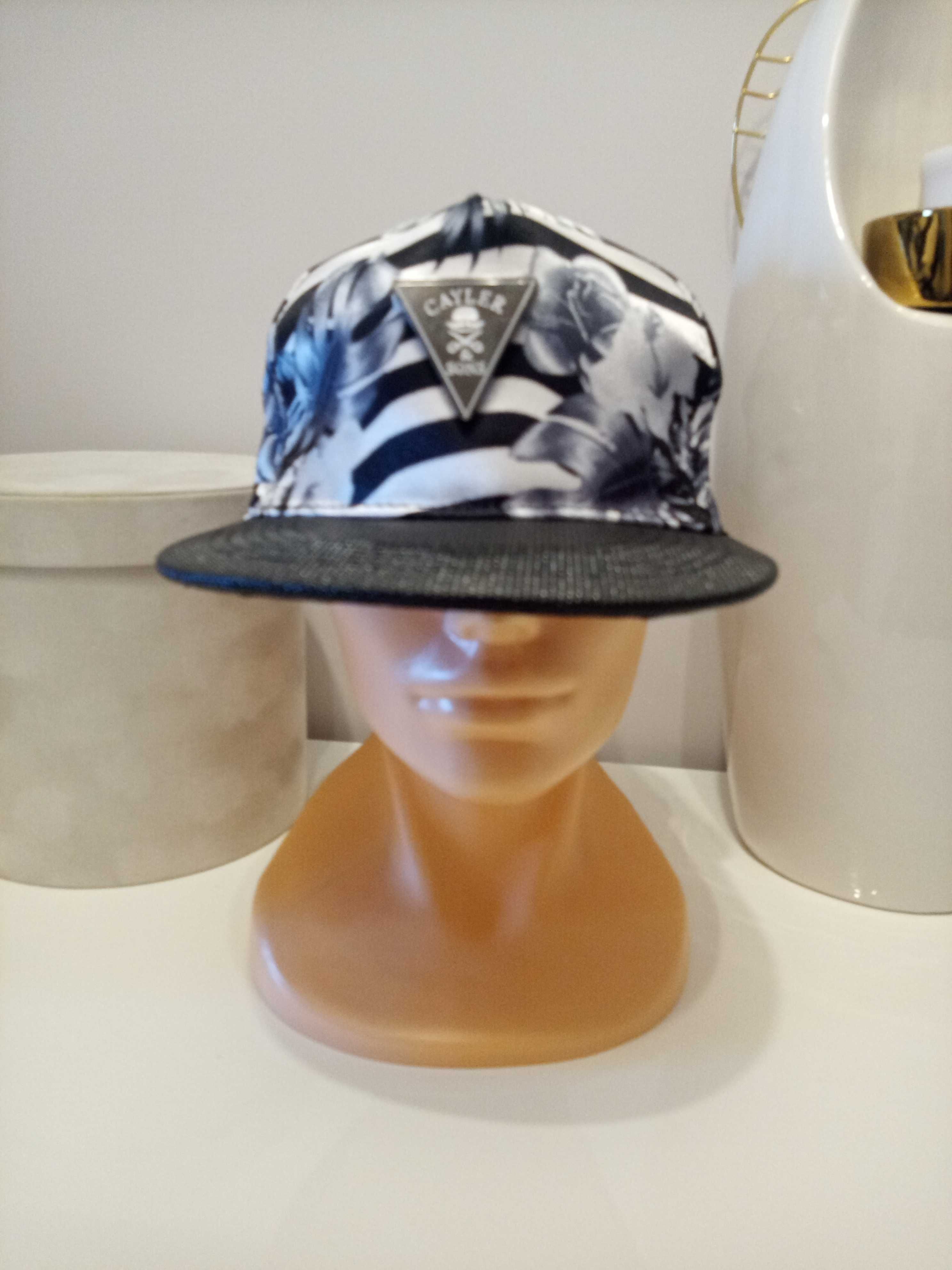 czapka czapeczka z daszkiem w kolorze czarno białym hip hop