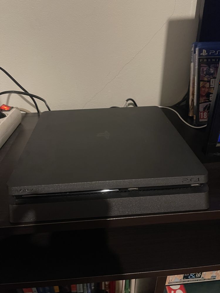 Vendo Sony PlayStation 4 Slim (PS4 Slim)