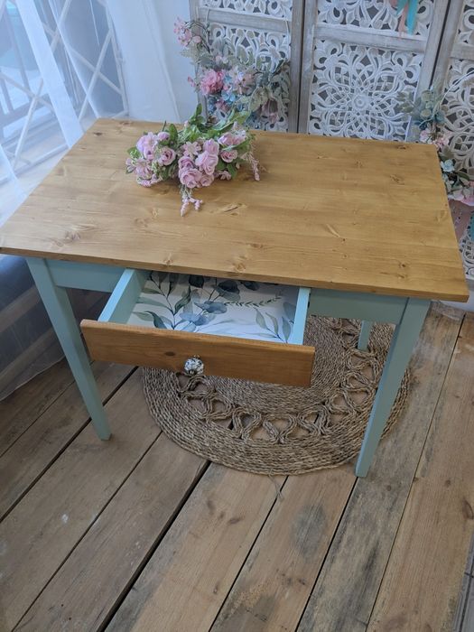 Stół kuchenny z szufladką z czasów PRL
