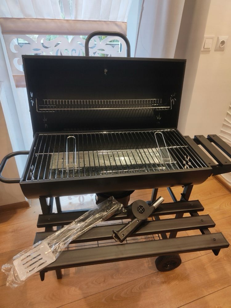 Grill ogrodowy zamykany ze stali nierdzewnej z akcesoriami duży ruszt