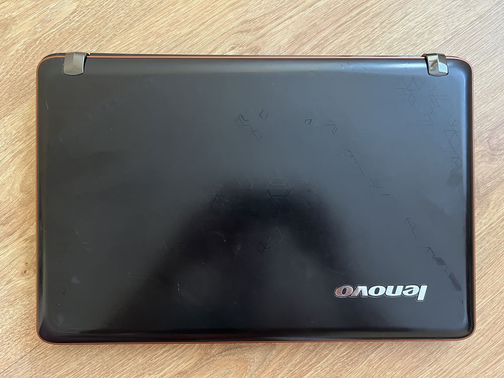 Ноутбук Lenovo IdeaPad Y560