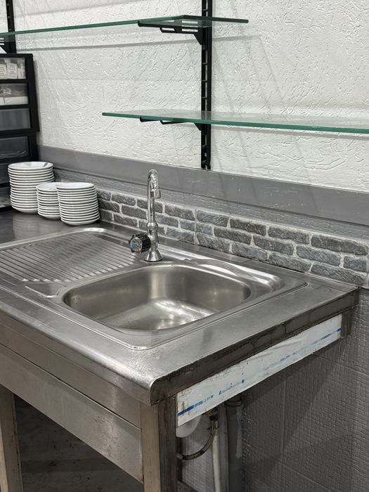 Bancada Inox com lava loiça e deposito para maquina de café