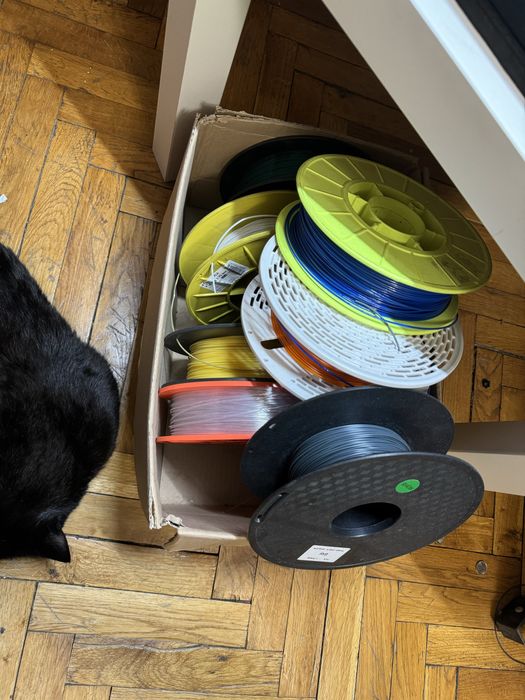 Продам 3D-принтер Creality Ender-3 V3 SE + допи