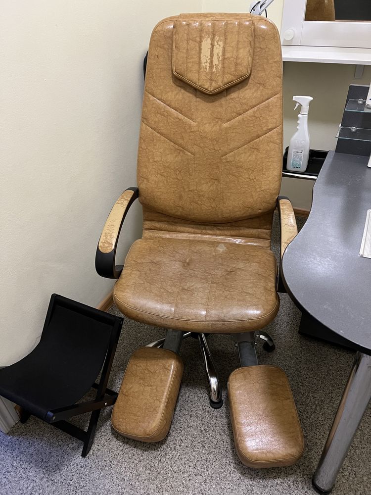 Педикюрне крісло.