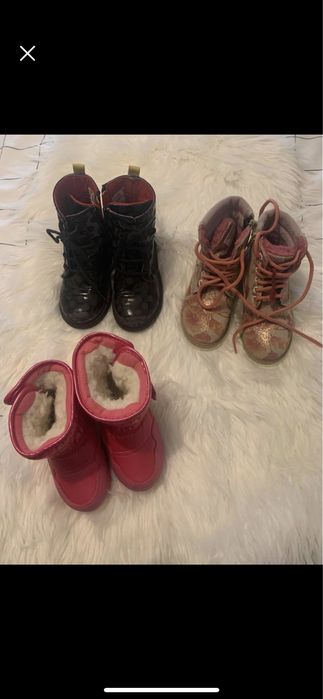 Botas menina tamanhos 25 e 27