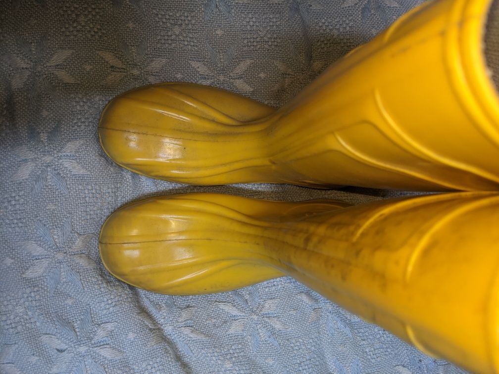 Резиновые сапоги, металлический носок(внутри), шахтерские