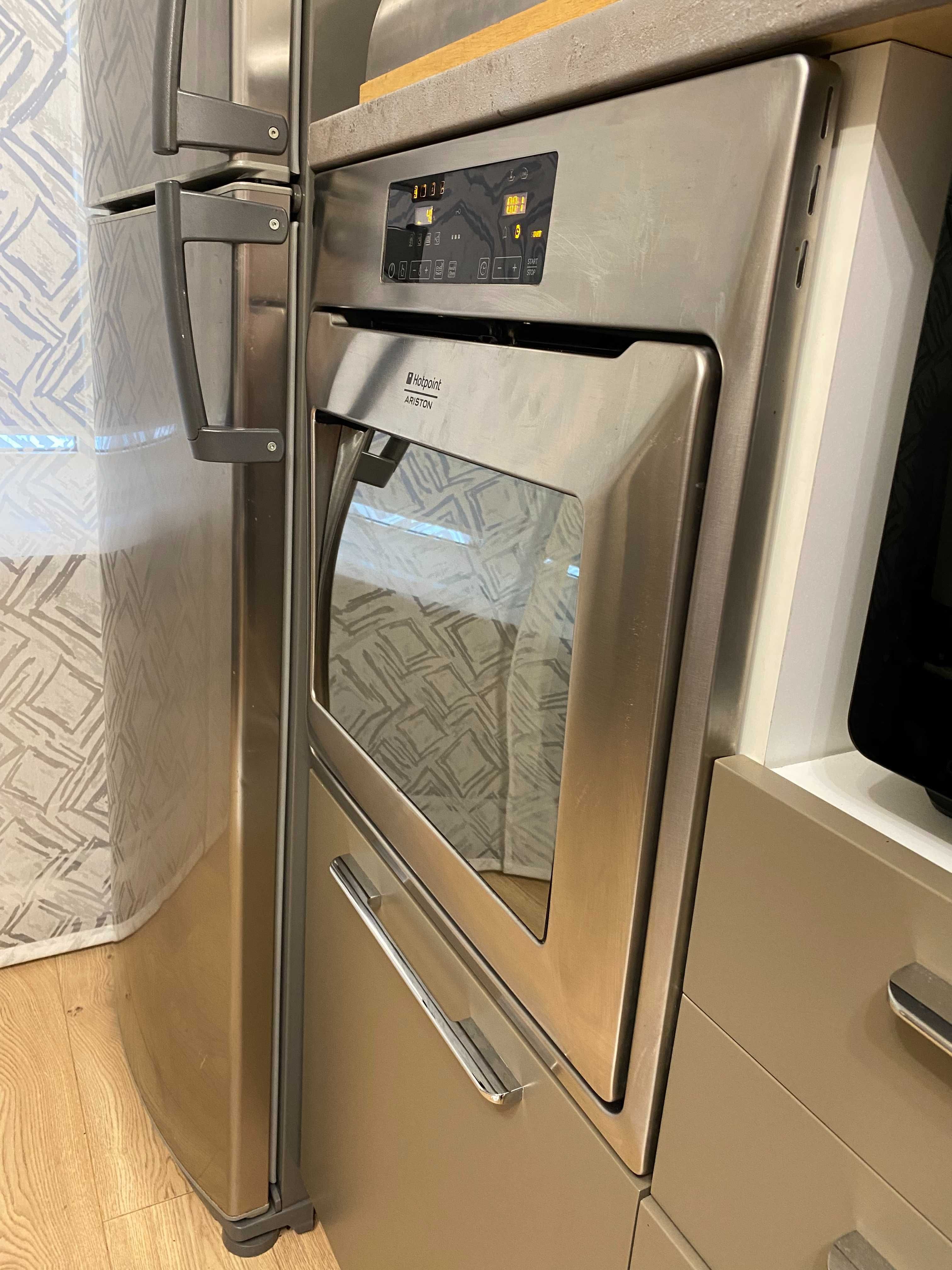 Духовой шкаф Ariston HotPoint, нержавейка, с пиролизом, сенсорное меню