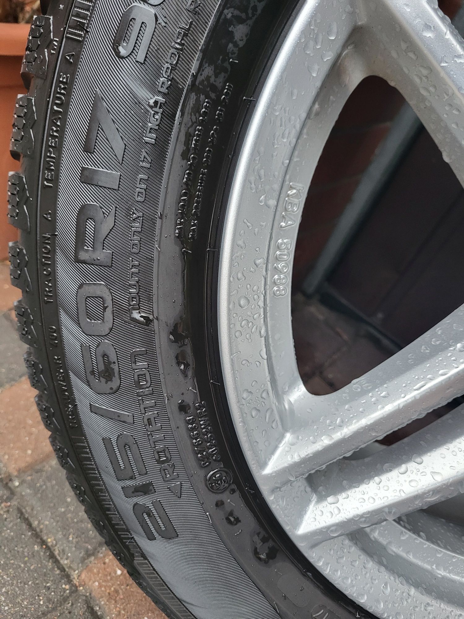 Felgi aluminiowe z oponami 215/60 R17 zima