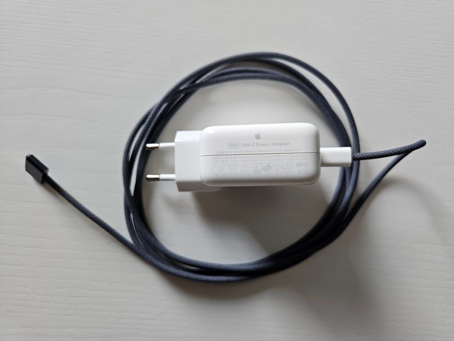 Apple  MacBook Air M2 (2022) | 16GB RAM | 256GB SSD