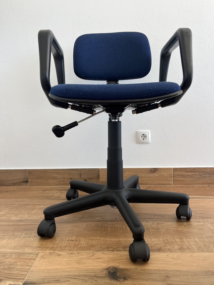 Cadeira confortavel giratoria de escritório