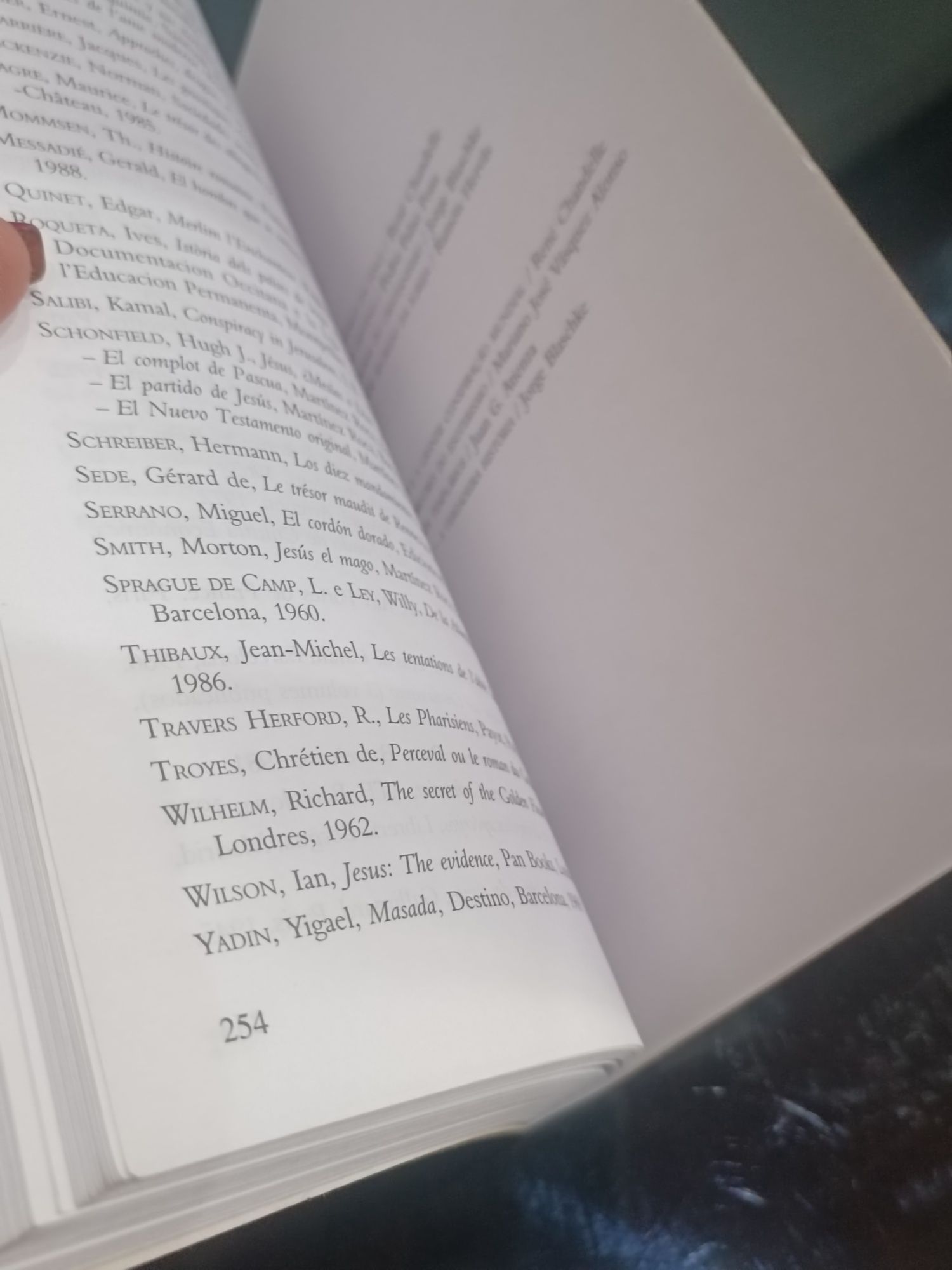 Livro sobre Jesus.