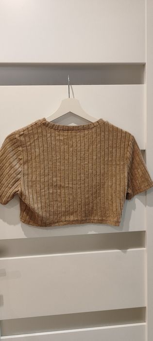Krótki top / bluzka prążkowana – beżowa