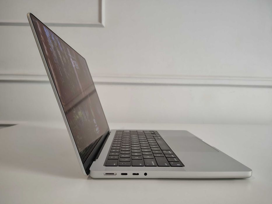 Apple MacBook Pro 14, 16/512GB, Excellent Condition, 105 Cycle Count