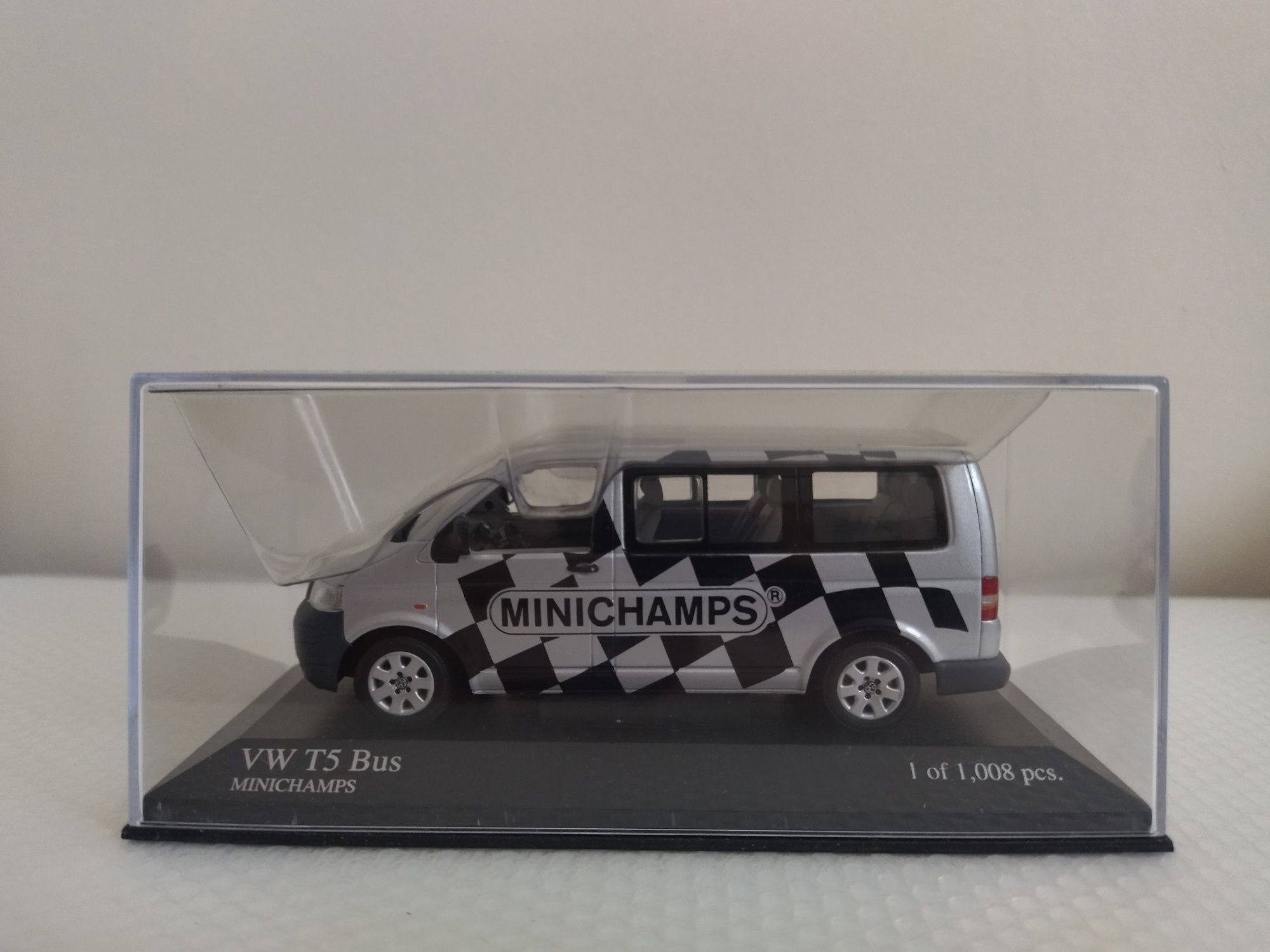 Miniatura Volkswagen T5 Bus 1/43 Nova