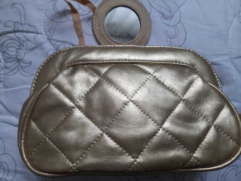 Kosmetyczka z lusterkiem