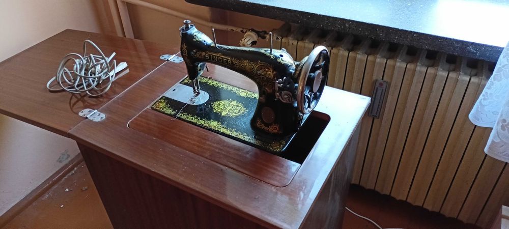 maszyna do szycia Singer z szafką, antyk