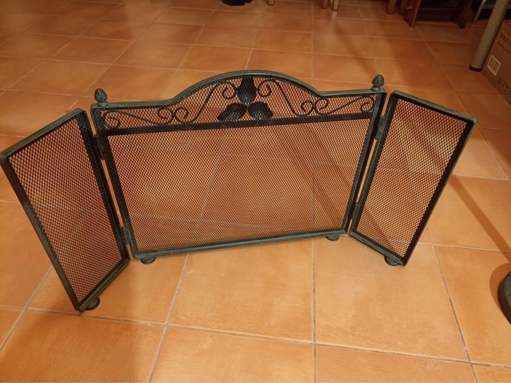 Grelha de proteção para lareira