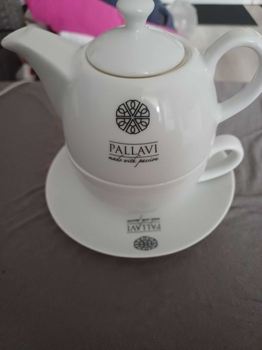 Zestaw porcelany pallavi- dzbanek/zaparzacz 450ML.