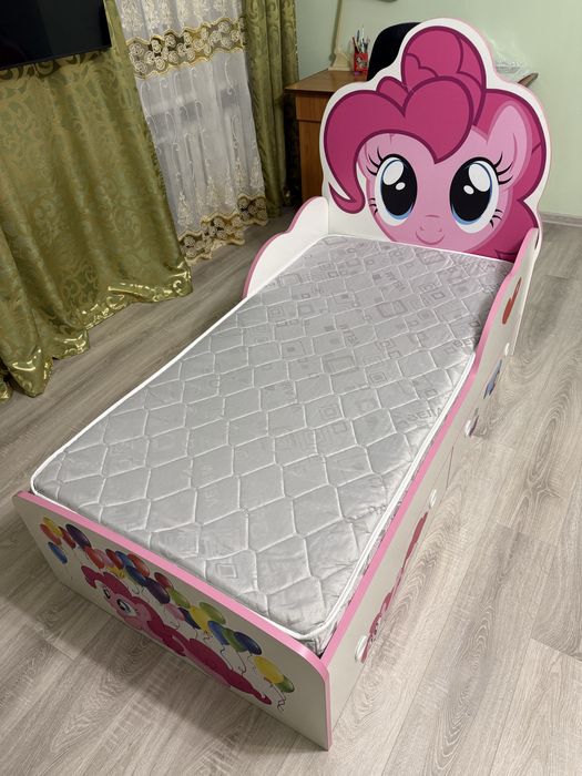 Ліжко для дівчинки