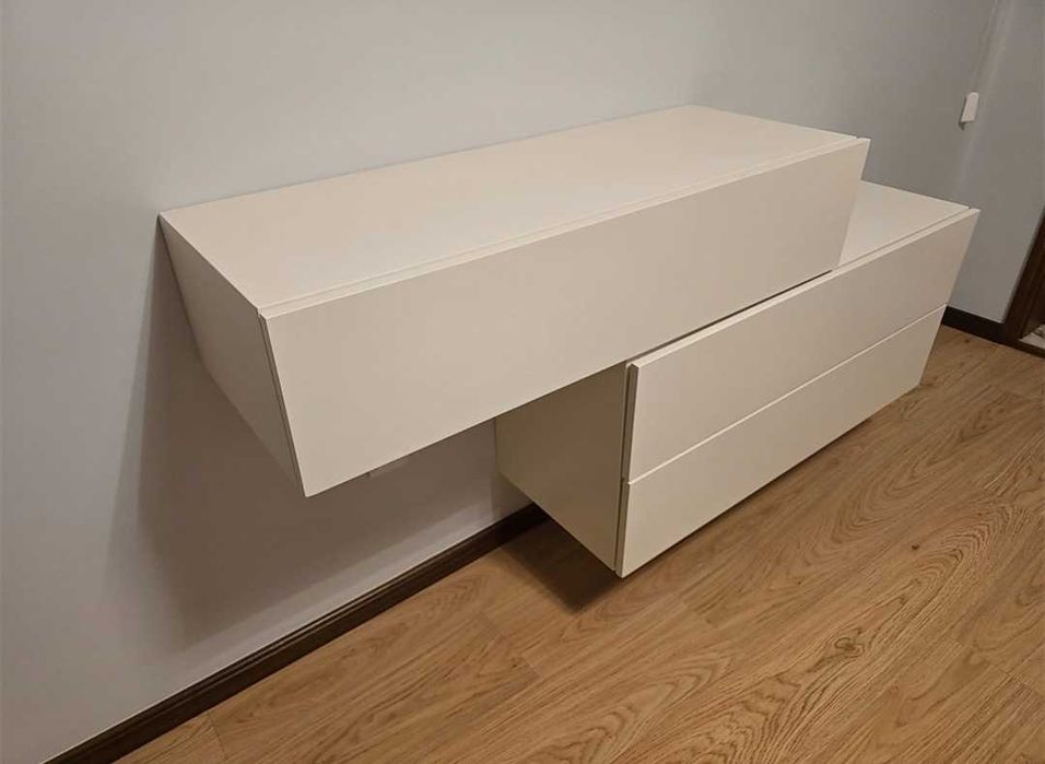 Mesa de cabeceira e cómoda