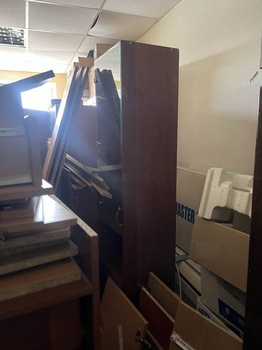 Продам офісні меблі на будь який смак (шафи, столи)